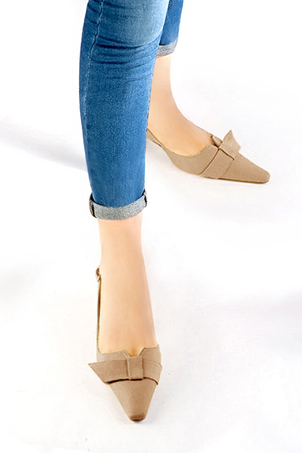 Women's tan beige elegant slingback heels, with a bow on the front. Tapered toe. Medium spool heels - Top view
